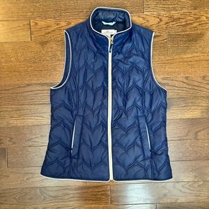 Vineyard Vines navy puffer vest Size: small